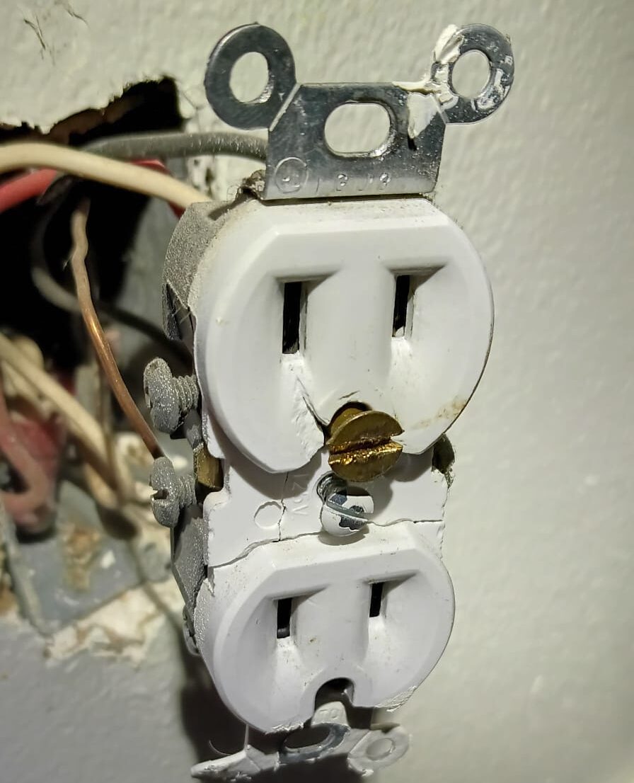 Switches & Outlet Repair – Lynnwood, WA