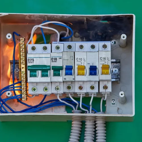 Why a Dedicated Circuit Makes a Difference in Everett